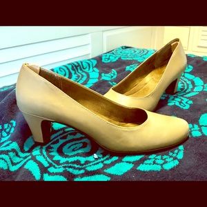 Aerosols women’s heels